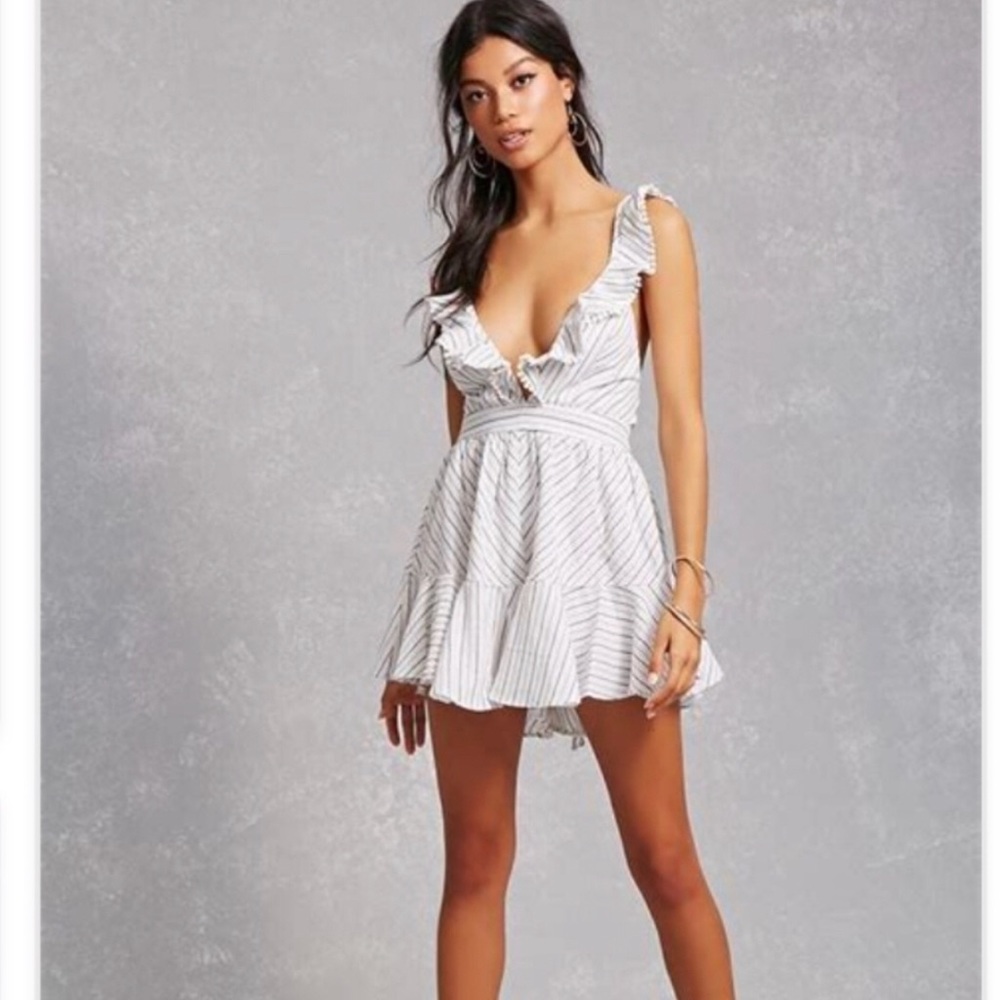 SELFIE LESLIE NEW White Striped Romper M